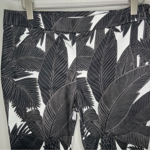 CHICO’s Black + White Palm Tree Capri Pants, size 0 (4) - Picture 3 of 8